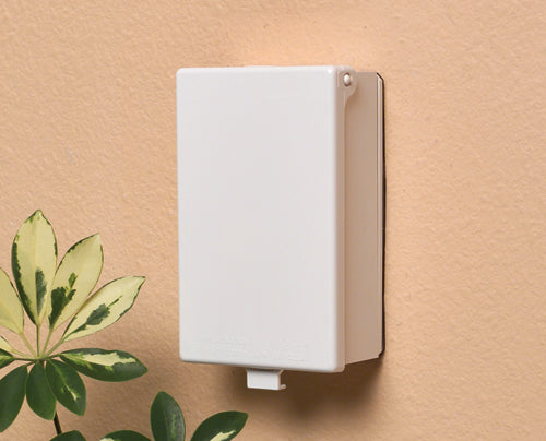 ONE GANG VERTICAL LOW PROFILE IN USE COVER WHITE